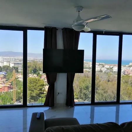 Clark Suites 公寓 *